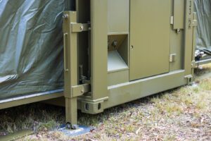 Integrated self-levelling jacks